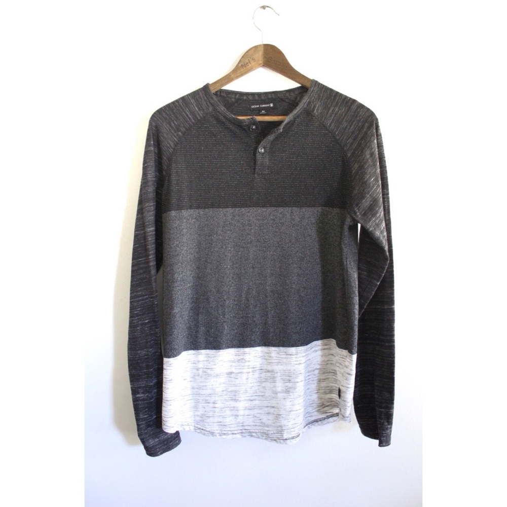 Men’s Ocean Current Multi Pattern and Colored Long Sleeve Henley Medium Preowned